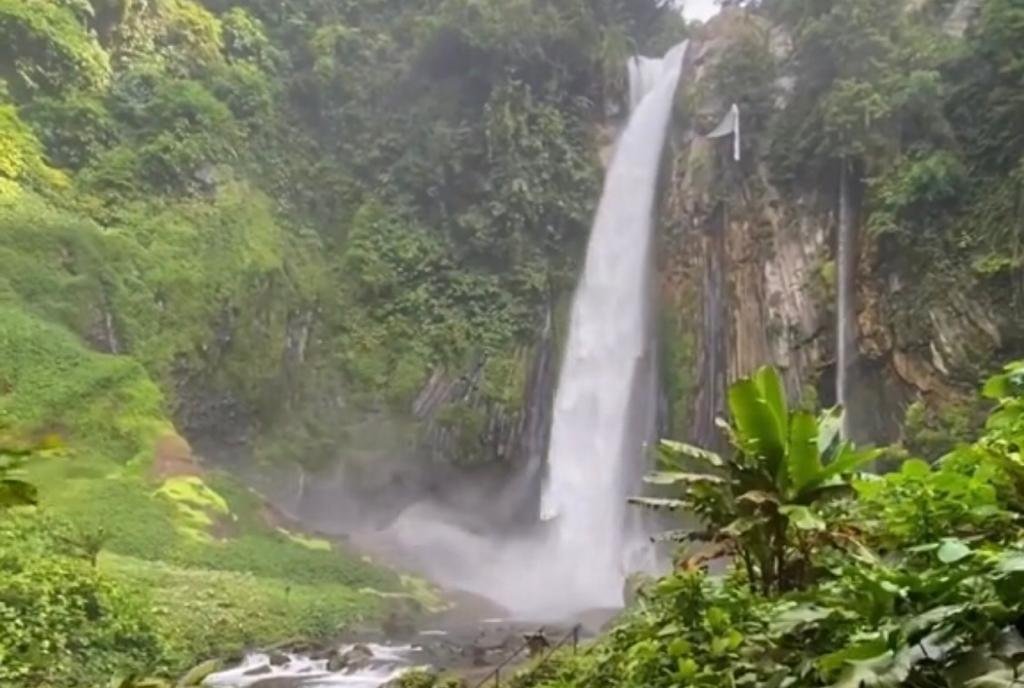 Keunikan Air Terjun Puspa Dewi di Curup: Satu Destinasi dengan Dua Aliran yang Memukau