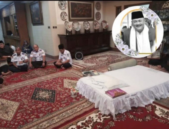 Prosesi Pemakaman Alex Noerdin di TPU Kebun Bunga Palembang Bersebelahan dengan Putranya