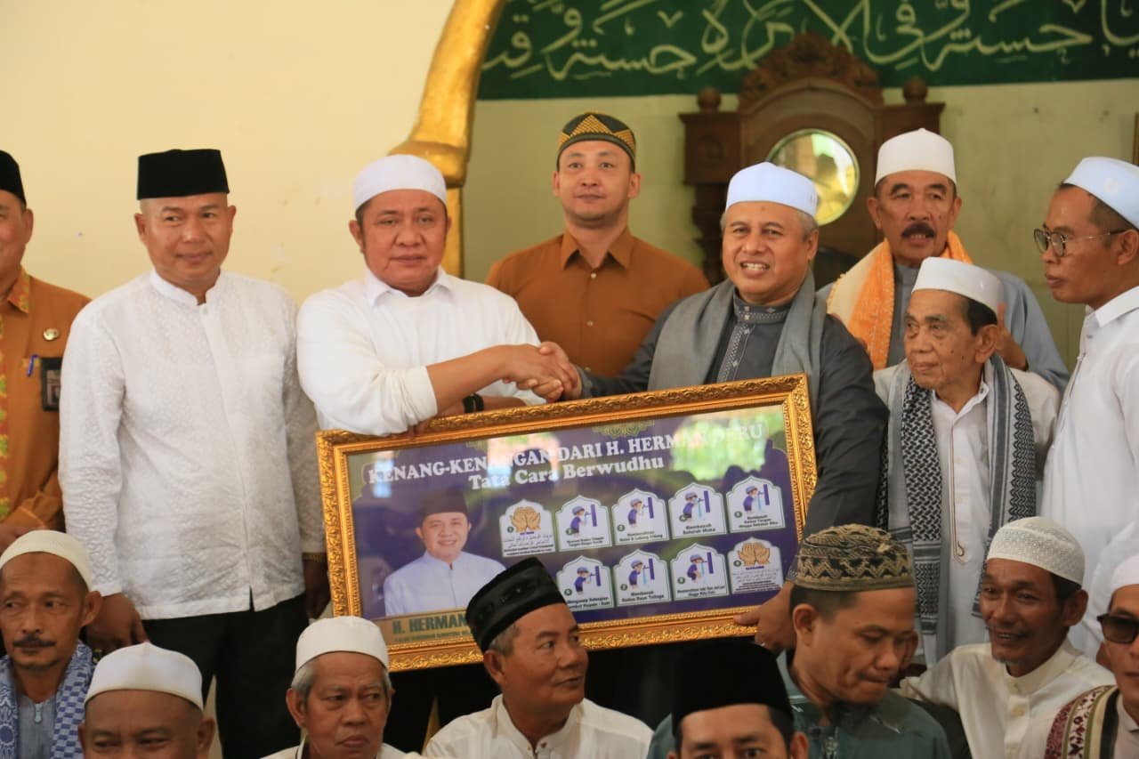 Gubernur Herman Deru Manfaatkan Safari Jumat untuk Serap Aspirasi Warga Seberang Ulu II